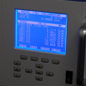 Gas-Verdünnungs-Kalibrator, der das Programm der Kalibrierungs-Durchflussraten anzeigt.