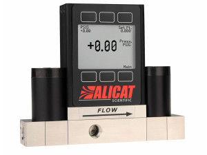 Régulateur de pression double-vannes Alicat pour volumes fermés, avec port de détection de pression à distance.