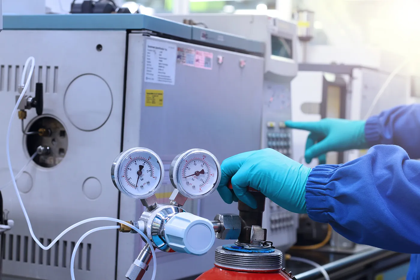 Gas chromatography system in a laboratory environment