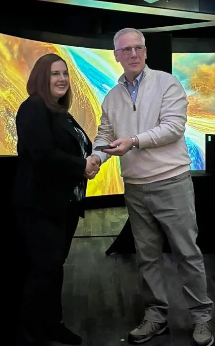 Photo of Alyssa Jenkins accepting the Pittcon legacy award on behalf of Alicat