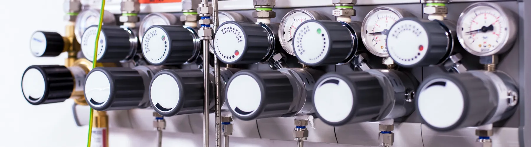 Photo of instruments inside a metrology lab